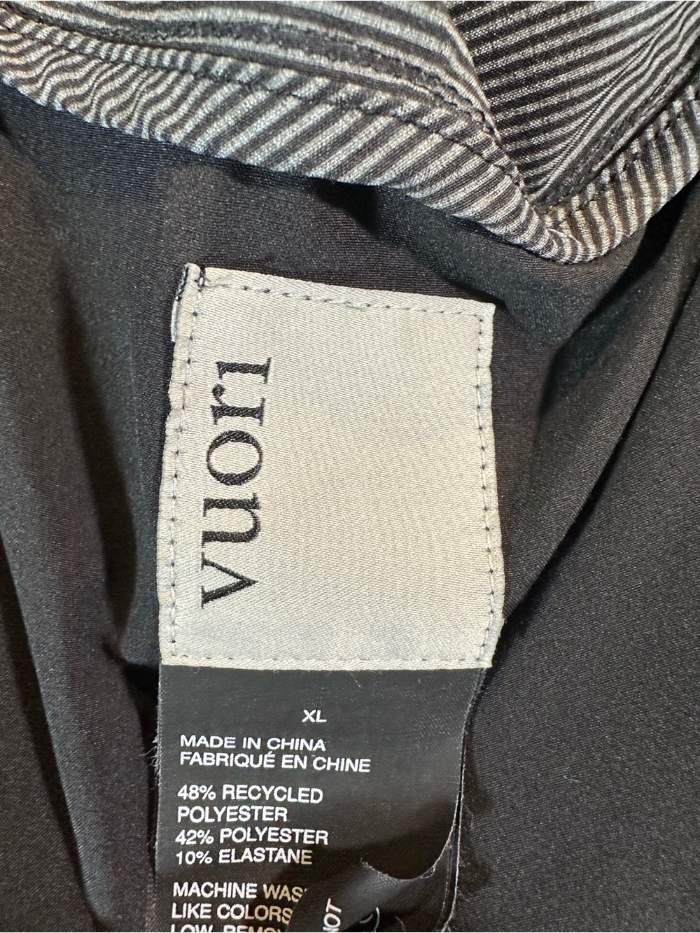 Vuori Black Hooded Performance Jacket XL Lightweight Zip Front Needs Repair - Picture 4 of 6